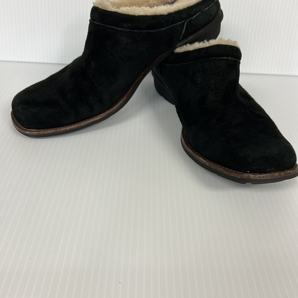 UGG Australia Shoreham Clog Women’s 7 Black Suede Sheepskin‎ Slipper Shoe Mule - Picture 2 of 6
